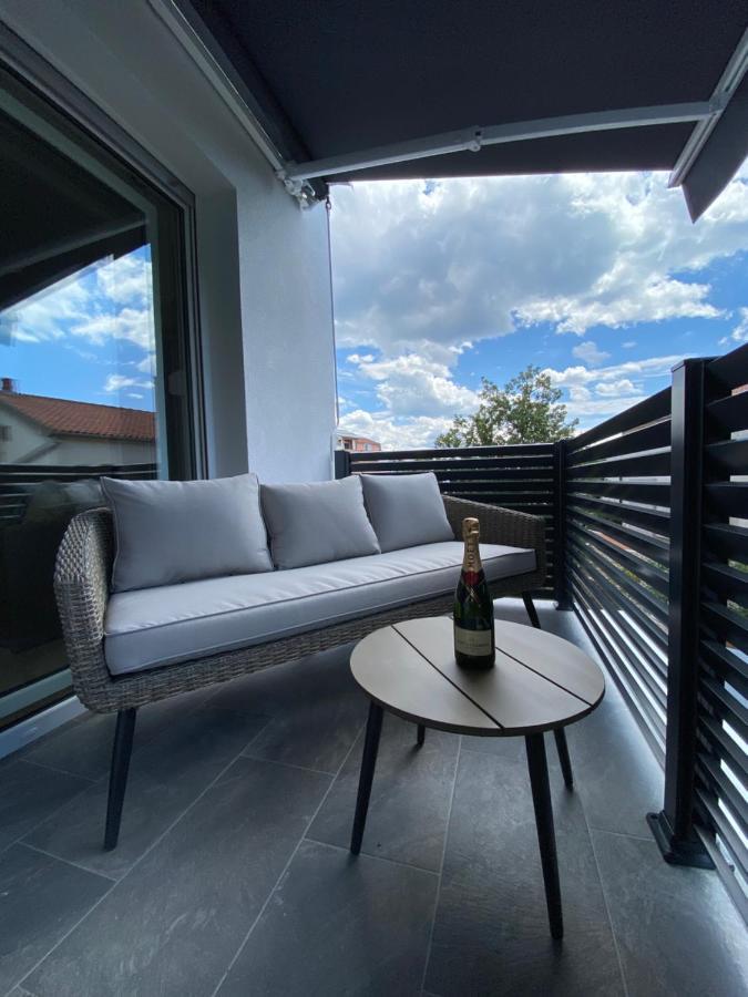 Apartmani Kumenat Biograd Na Moru Buitenkant foto