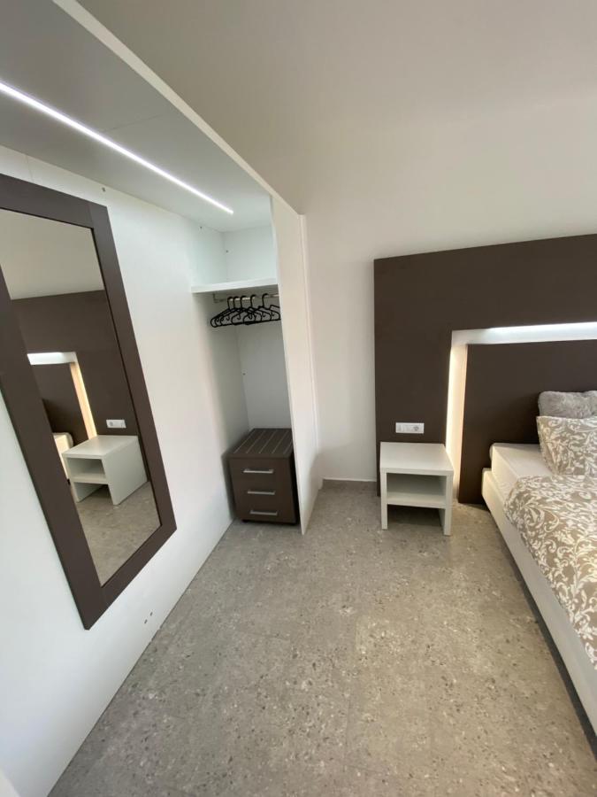 Apartmani Kumenat Biograd Na Moru Buitenkant foto