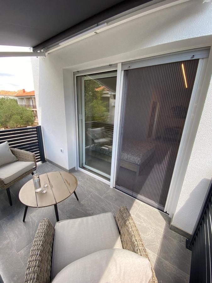 Apartmani Kumenat Biograd Na Moru Buitenkant foto