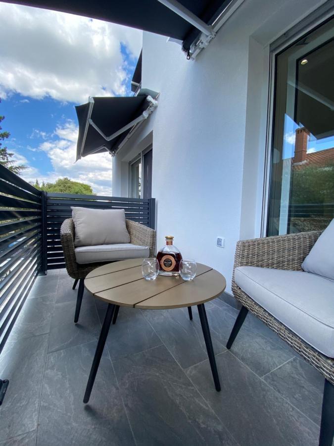 Apartmani Kumenat Biograd Na Moru Buitenkant foto