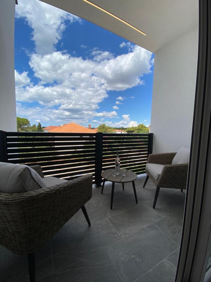 Apartmani Kumenat Biograd Na Moru Buitenkant foto