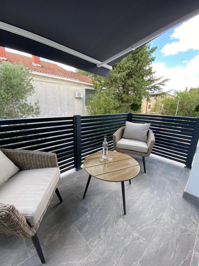 Apartmani Kumenat Biograd Na Moru Buitenkant foto