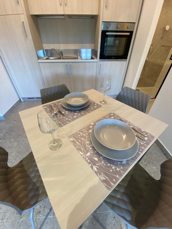Apartmani Kumenat Biograd Na Moru Buitenkant foto
