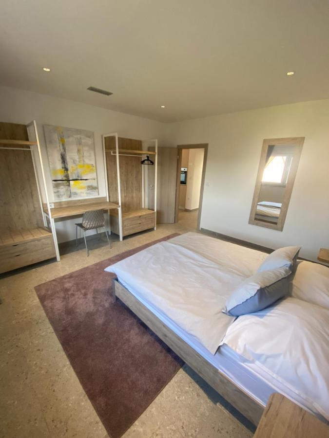 Apartmani Kumenat Biograd Na Moru Buitenkant foto