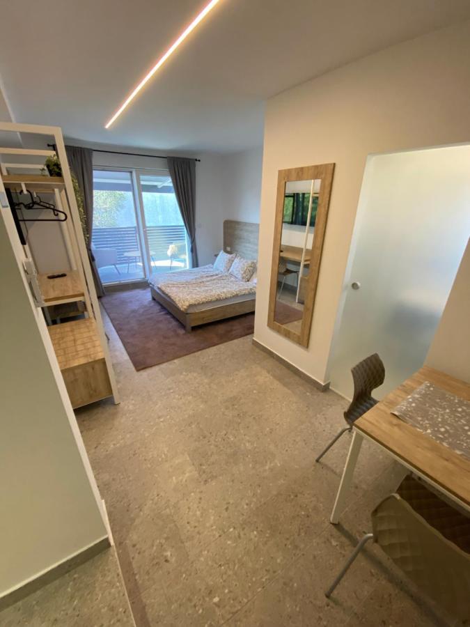 Apartmani Kumenat Biograd Na Moru Buitenkant foto