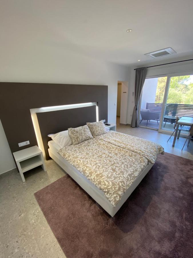 Apartmani Kumenat Biograd Na Moru Buitenkant foto