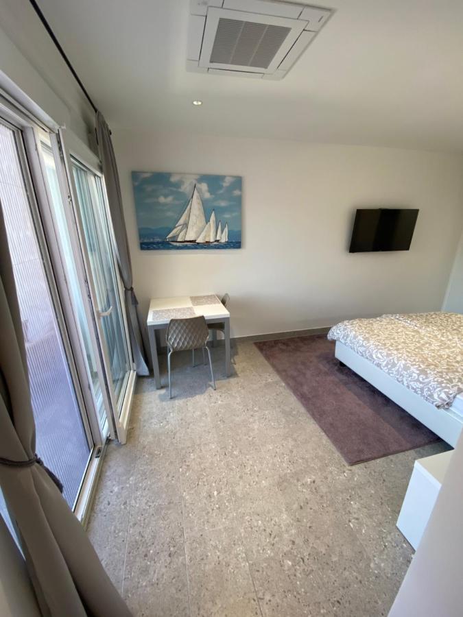 Apartmani Kumenat Biograd Na Moru Buitenkant foto