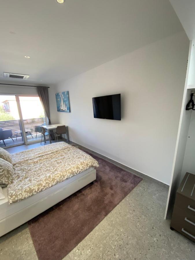 Apartmani Kumenat Biograd Na Moru Buitenkant foto