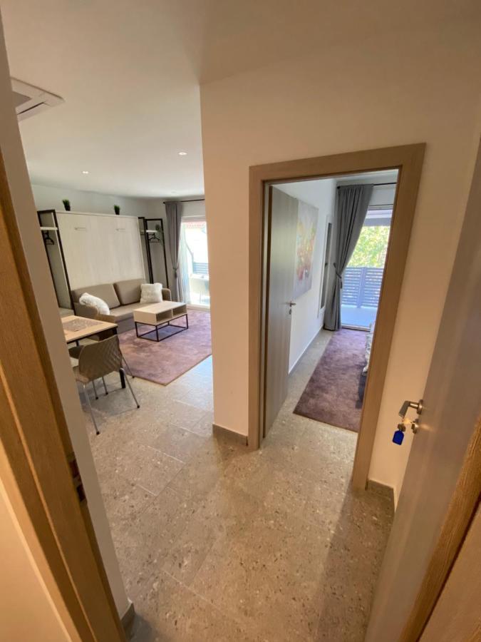 Apartmani Kumenat Biograd Na Moru Buitenkant foto