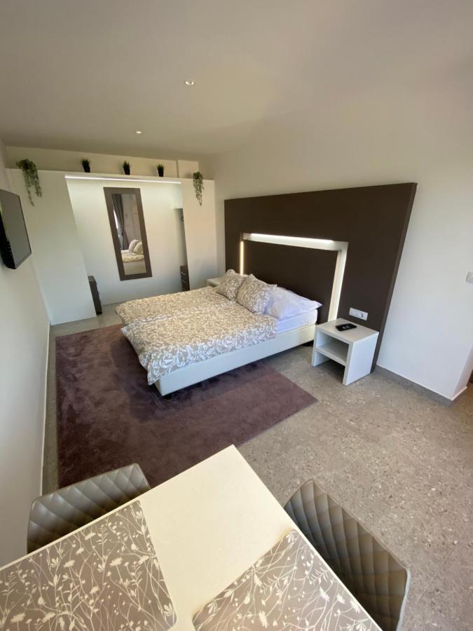 Apartmani Kumenat Biograd Na Moru Buitenkant foto