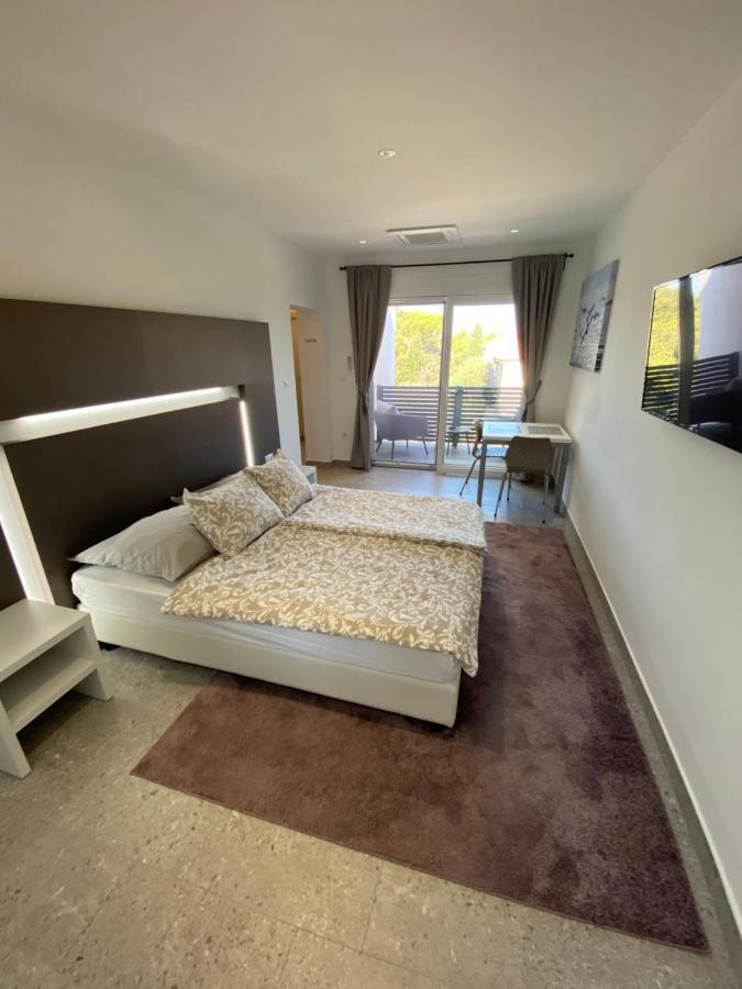 Apartmani Kumenat Biograd Na Moru Buitenkant foto
