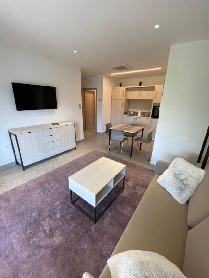 Apartmani Kumenat Biograd Na Moru Buitenkant foto