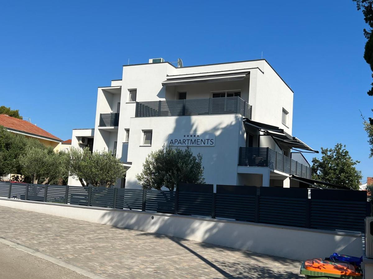 Apartmani Kumenat Biograd Na Moru Buitenkant foto