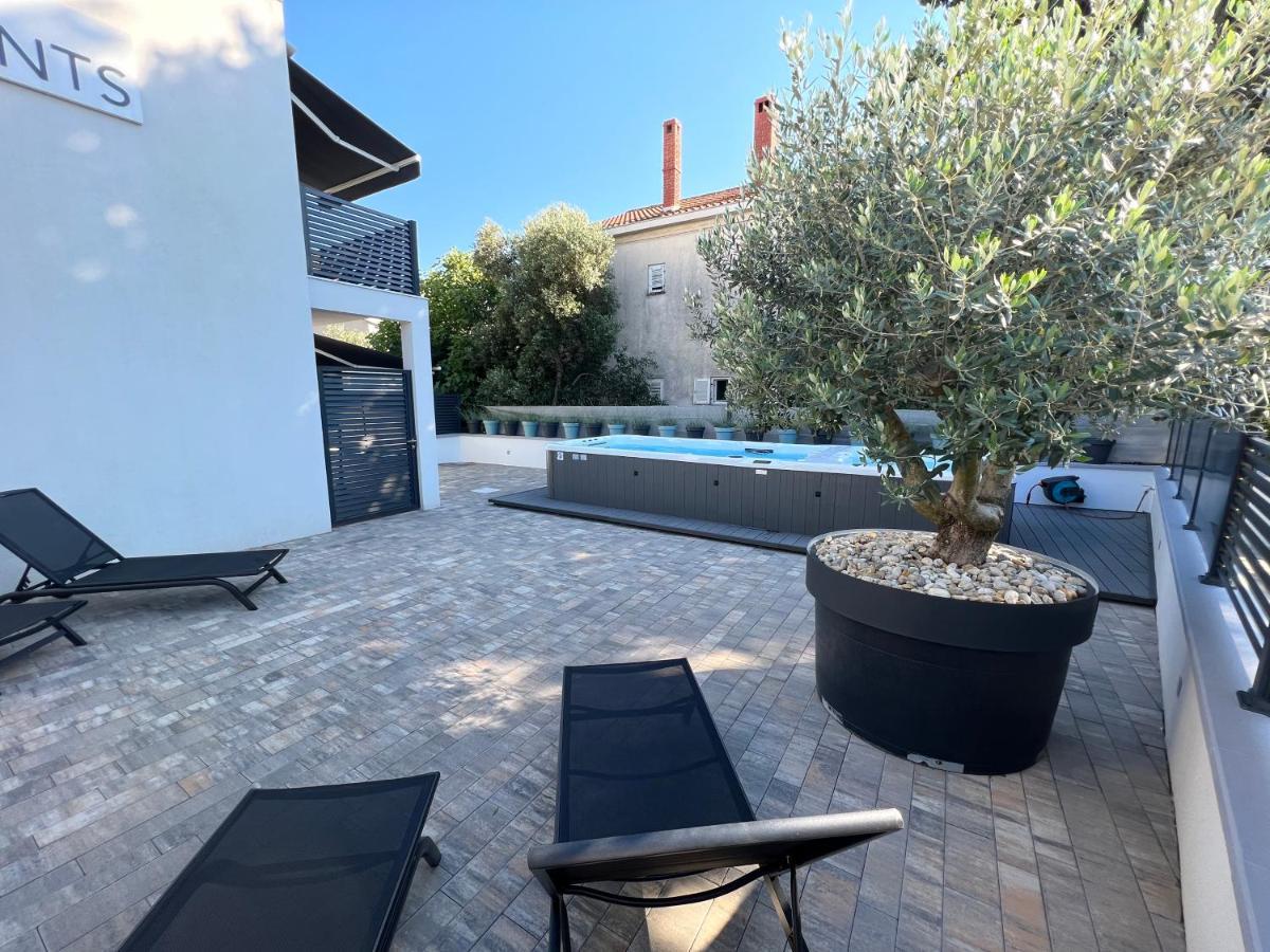 Apartmani Kumenat Biograd Na Moru Buitenkant foto